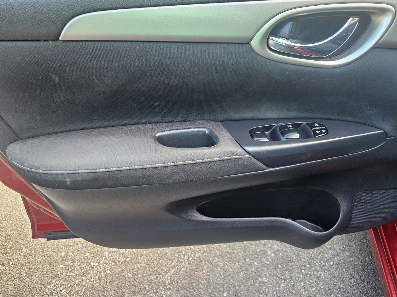 Used 2015 Nissan Sentra SV FWD image 28