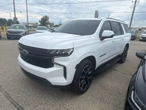 Used 2023 Chevrolet Suburban RST w/ Luxury Package AWD/4WD image 9