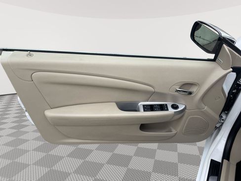 Used 2013 Chrysler 200 Limited image 22