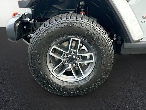 New 2026 Jeep Gladiator Mojave w/ Safety Group AWD/4WD image 20