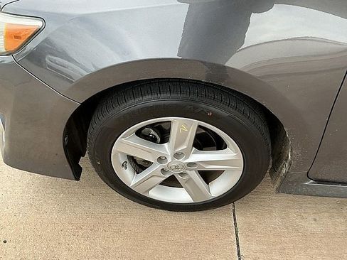 Used 2013 Toyota Camry SE image 9