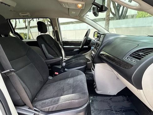 Used 2019 Dodge Grand Caravan SE FWD image 28