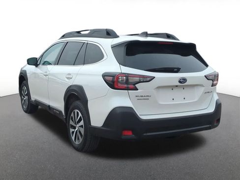Used 2023 Subaru Outback Premium image 4