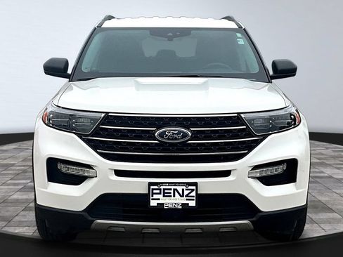 Used 2022 Ford Explorer XLT w/ Equipment Group 202A AWD/4WD image 2
