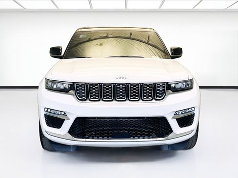 Used 2023 Jeep Grand Cherokee Summit AWD/4WD image 2