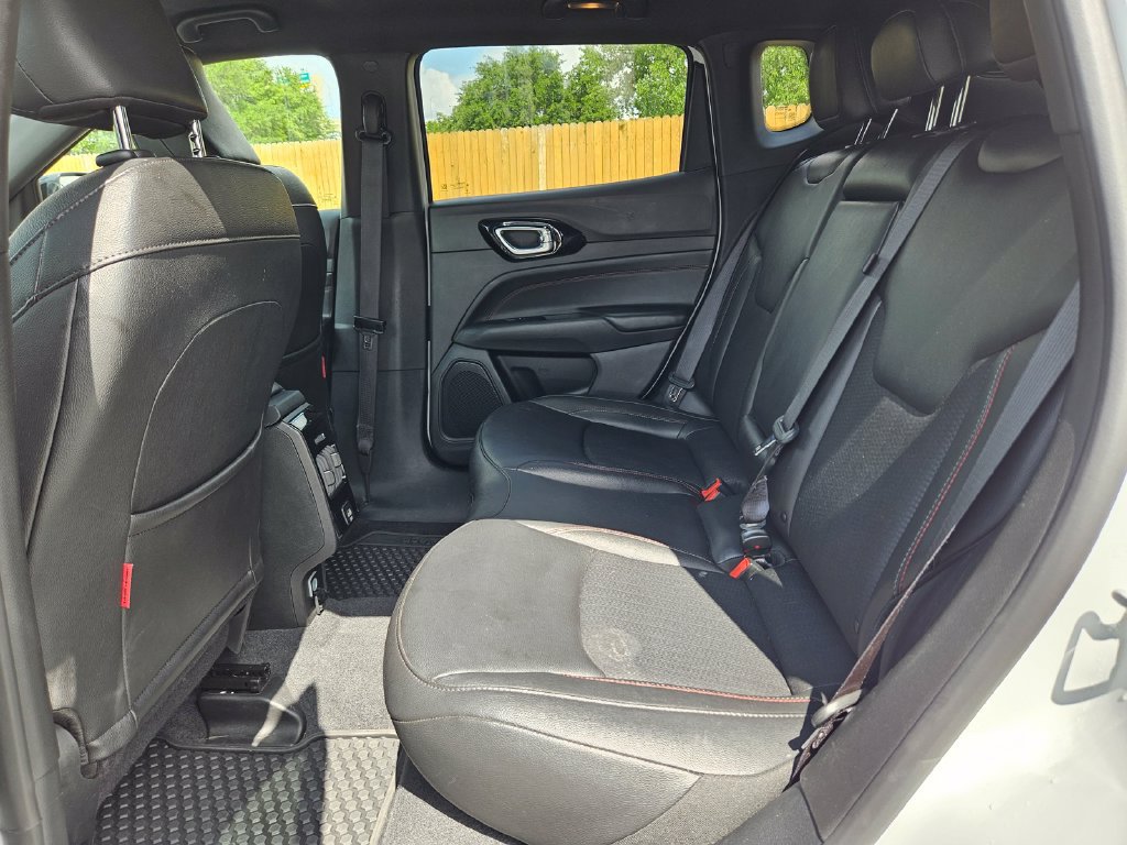 Used 2025 Jeep Compass Trailhawk AWD/4WD image 15