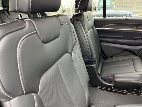 New 2025 Jeep Grand Cherokee L Limited w/ Luxury Tech Group II image 43