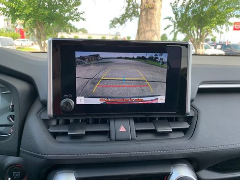 Used 2025 Toyota RAV4 XLE w/ Convenience Package FWD image 16