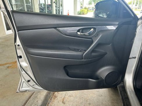 Used 2018 Nissan Rogue SV FWD image 35