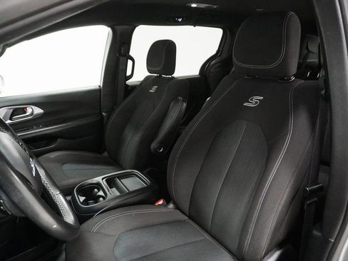 Certified 2021 Chrysler Pacifica Touring w/ S Appearance Package image 10