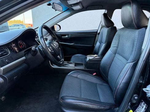 Used 2015 Toyota Camry SE image 2