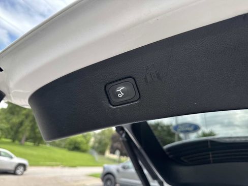 Used 2022 Ford Edge SEL w/ Sport Appearance Package image 15