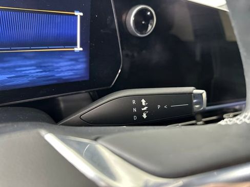 Used 2024 Chevrolet Equinox EV LT image 20