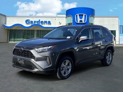 Used 2024 Toyota RAV4 XLE AWD/4WD image 3