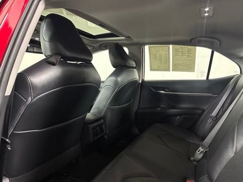 Used 2020 Toyota Camry XLE w/ Sunroof Package FWD image 30