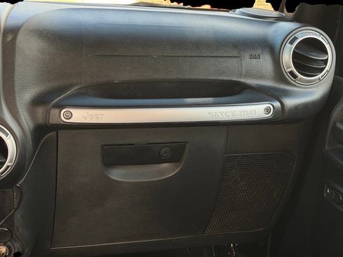 Used 2015 Jeep Wrangler Sport image 15