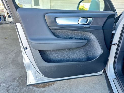 Used 2024 Volvo XC40 B5 Core image 21