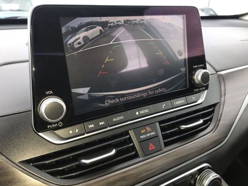 Used 2024 Nissan Altima 2.5 SV FWD image 17