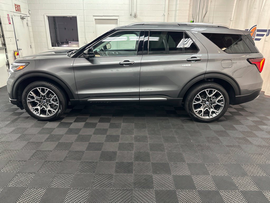 Used 2025 Ford Explorer Platinum w/ Ultimate Package AWD/4WD image 6