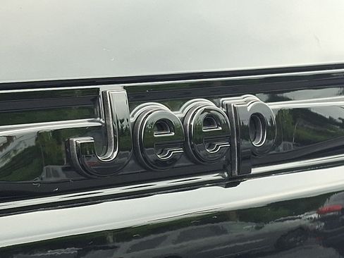 Certified 2026 Jeep Grand Cherokee Altitude AWD/4WD image 28