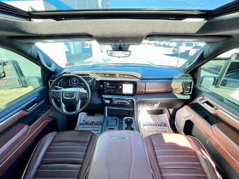 Used 2025 GMC Sierra 2500 Denali Ultimate image 2
