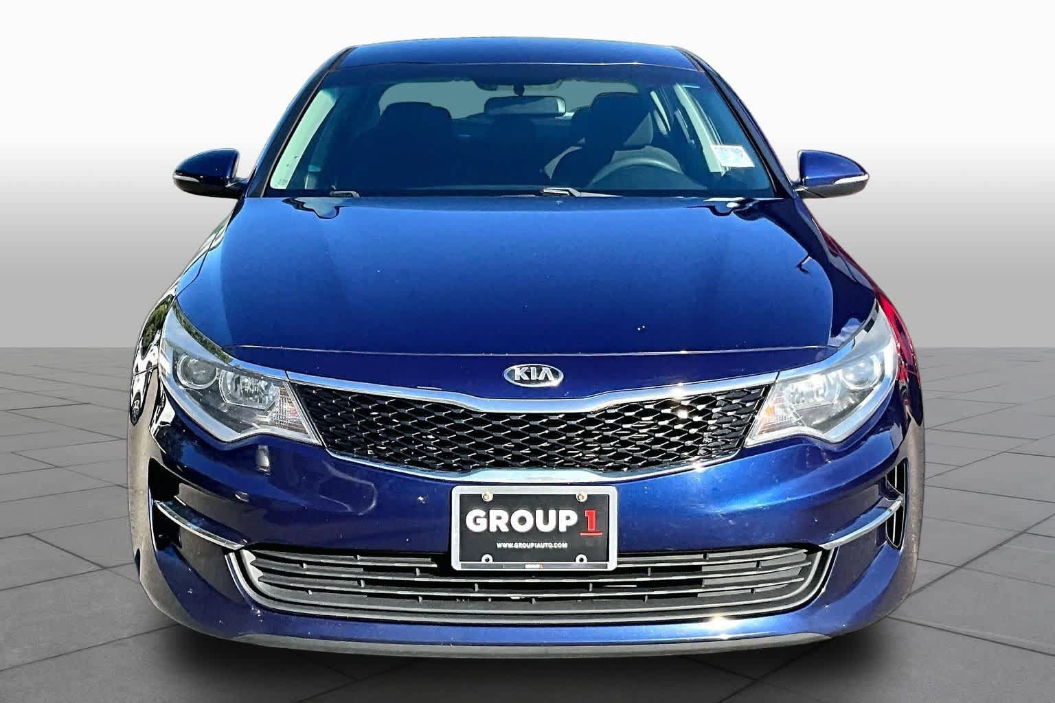 Used 2017 Kia Optima LX w/ Driver Convenience Package FWD image 4