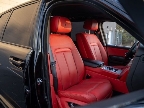 Used 2019 Rolls-Royce Cullinan AWD/4WD image 3