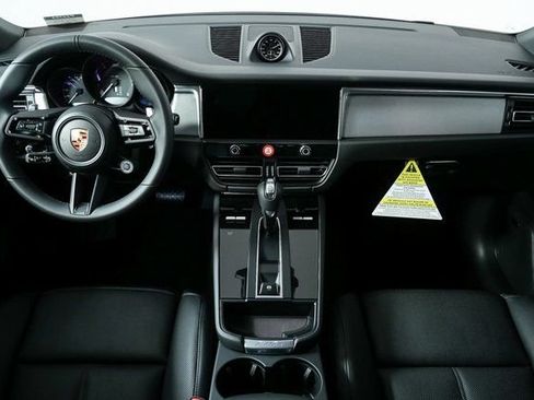 Certified 2026 Porsche Macan AWD/4WD image 18