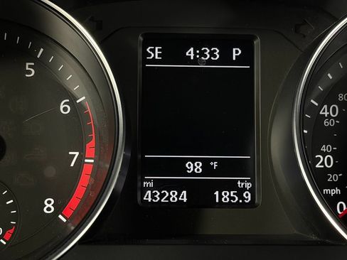 Used 2018 Volkswagen Jetta SEL FWD image 14