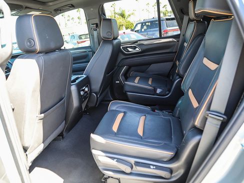 Used 2024 GMC Yukon AT4 w/ AT4 Premium Package AWD/4WD image 15