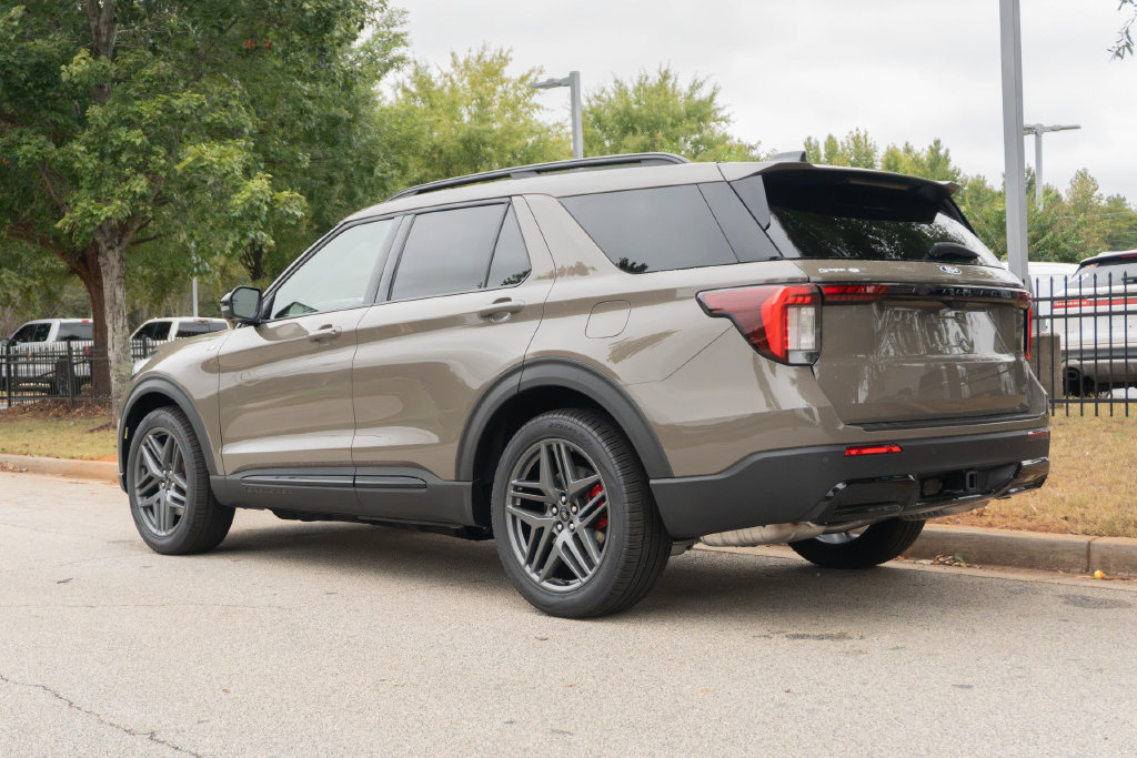 New 2027 Ford Explorer ST-Line w/ Premium Package RWD image 17