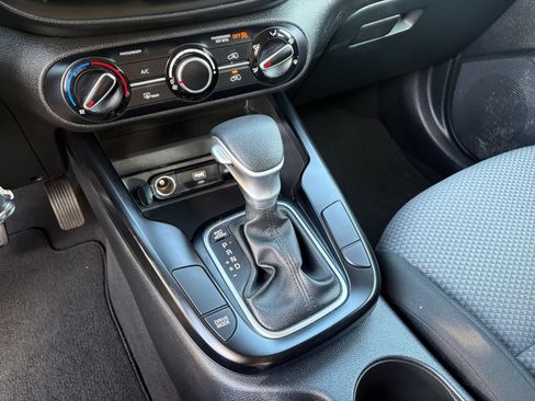 Used 2025 Kia Soul LX w/ LX Technology Package FWD image 38