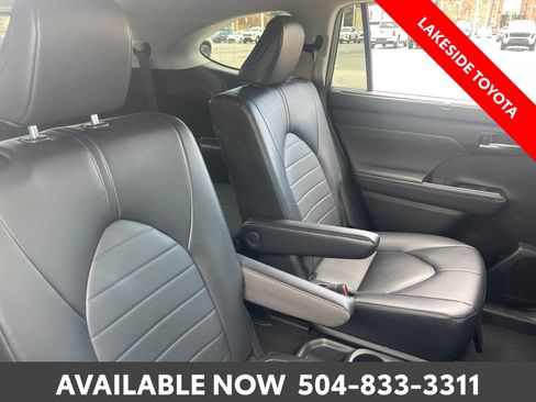 Certified 2024 Toyota Highlander XLE FWD image 20