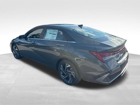 New 2026 Hyundai Elantra Limited FWD image 3