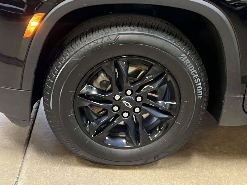Used 2023 Chevrolet Traverse LS w/ Midnight/Sport Edition FWD image 8