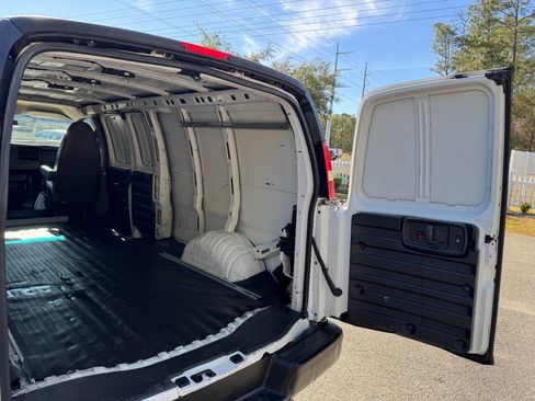 Used 2015 Chevrolet Express 2500 Extended image 15