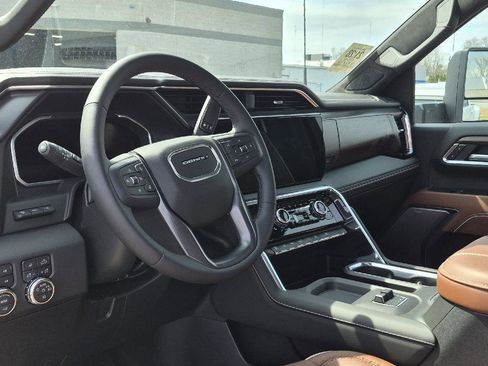 Used 2026 GMC Sierra 3500 Denali Ultimate image 8