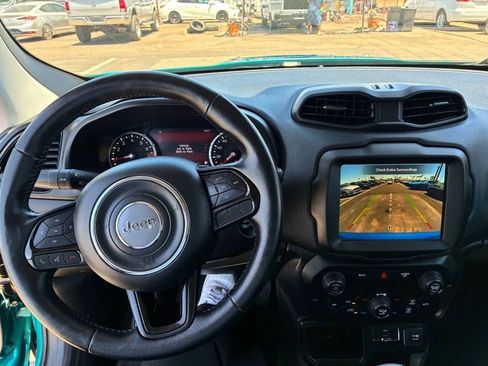 Used 2020 Jeep Renegade Altitude w/ UConnect 8.4 Nav Group FWD image 21