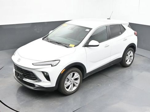 Used 2025 Buick Encore GX Preferred FWD image 17