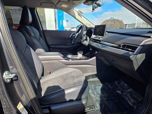 Used 2025 Mitsubishi Outlander SE image 7