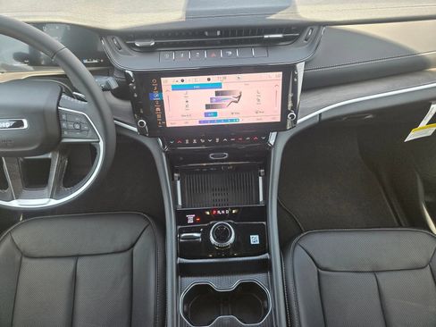 New 2026 Jeep Grand Cherokee L Limited AWD/4WD image 8