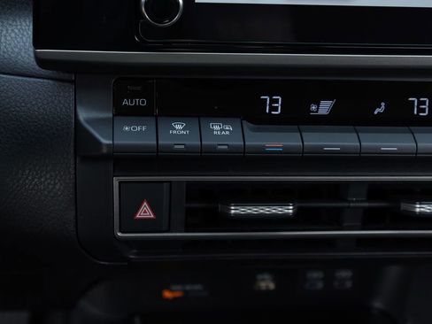 Used 2025 Toyota Camry LE image 7