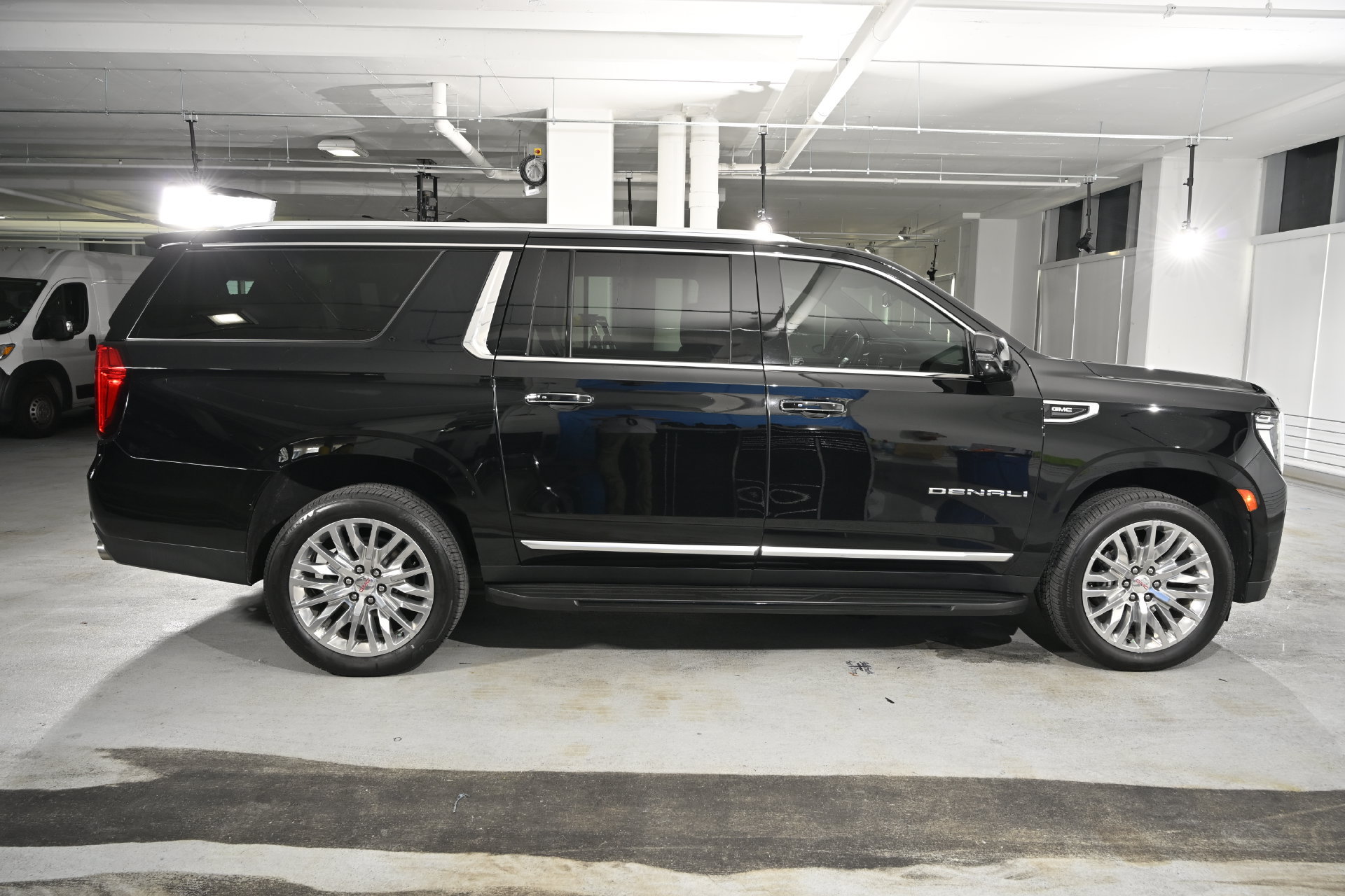 Used 2023 GMC Yukon XL Denali RWD image 6