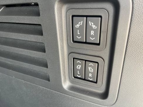 New 2026 Chevrolet Traverse High Country w/ LPO, Floor Liner Package AWD/4WD image 15
