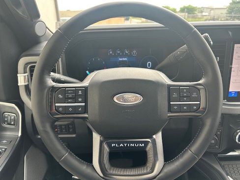 Used 2025 Ford F250 Platinum AWD/4WD image 19