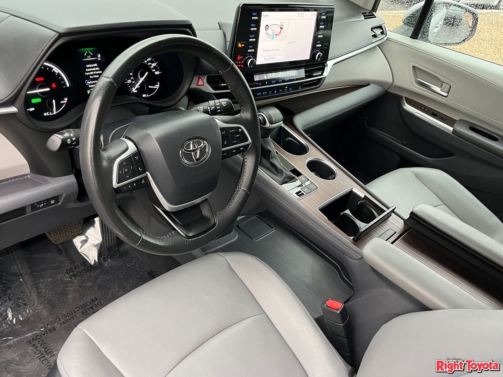 Certified 2024 Toyota Sienna XLE FWD image 20