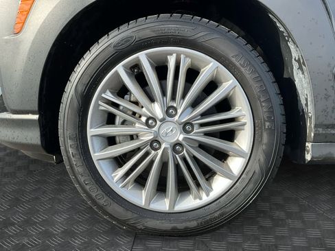 Used 2019 Hyundai Kona SEL image 16