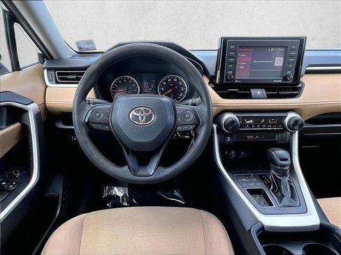 Used 2021 Toyota RAV4 LE FWD image 7