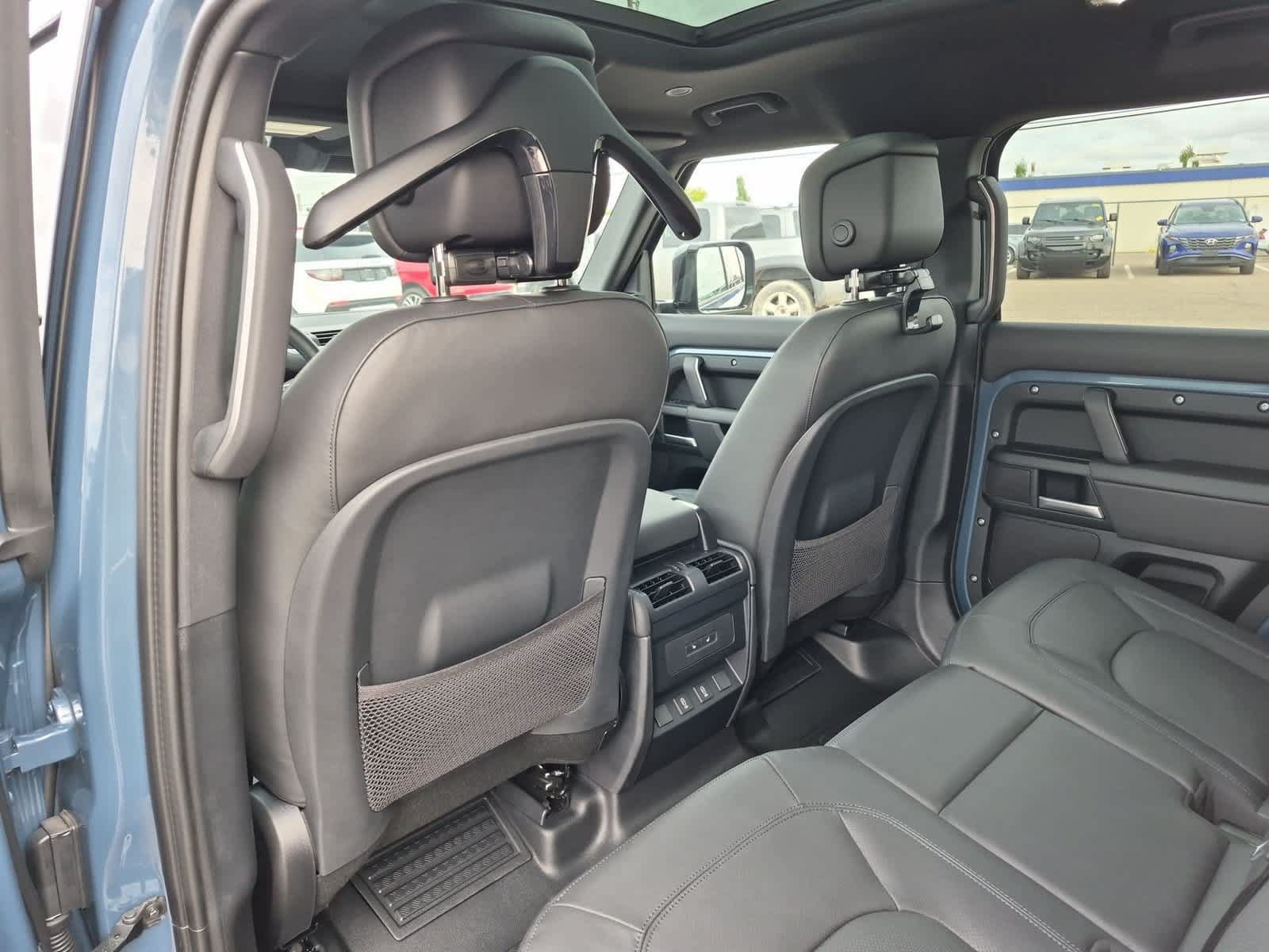 New 2026 Land Rover Defender 110 X-Dynamic SE AWD/4WD image 18