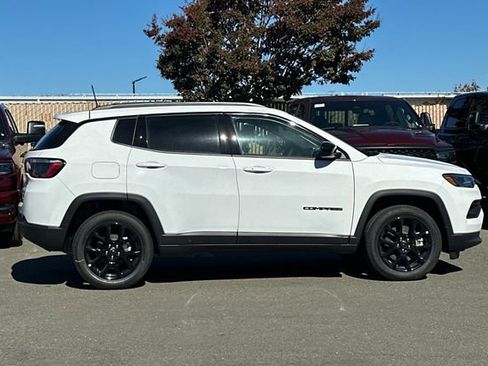 New 2026 Jeep Compass Latitude image 3